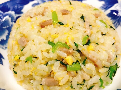 豚肉と小松菜の簡単絶品チャーハン